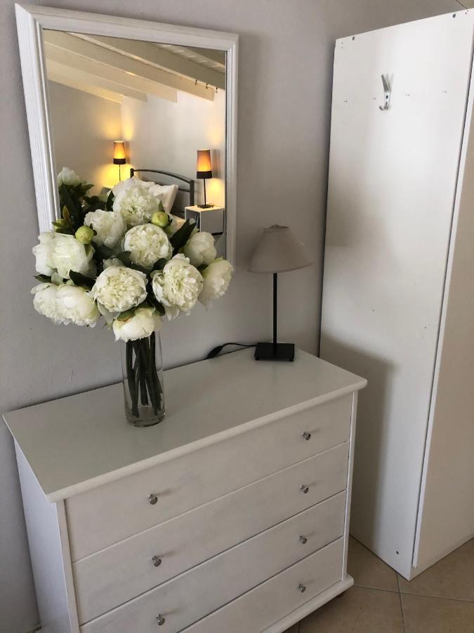 Sofita Studio Apartment Gaios Bagian luar foto