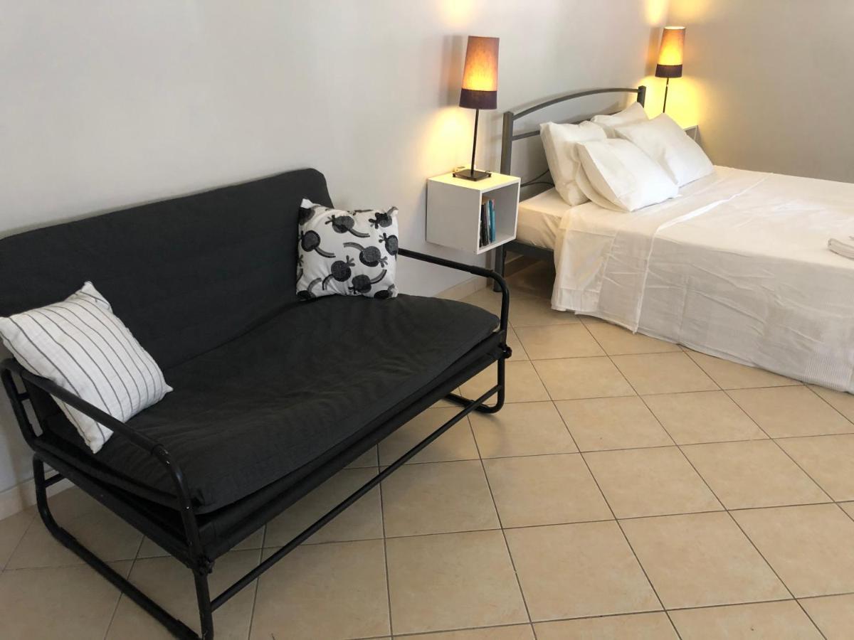 Sofita Studio Apartment Gaios Bagian luar foto